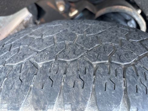 Used 2019 Chevrolet Silverado 1500 LT image 2