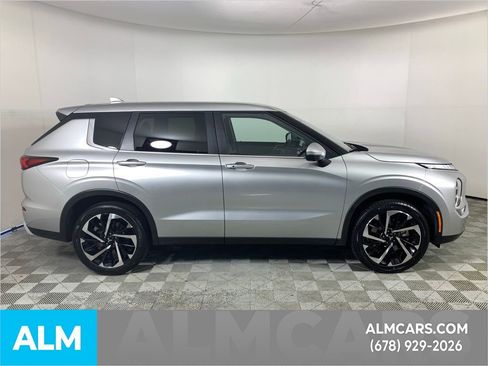 Used 2024 Mitsubishi Outlander SE image 11