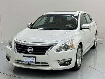 Used 2015 Nissan Altima 2.5 SL w/ Technology Package