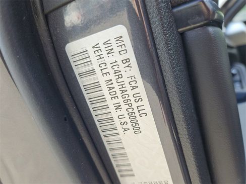 Used 2023 Jeep Grand Cherokee Altitude image 14