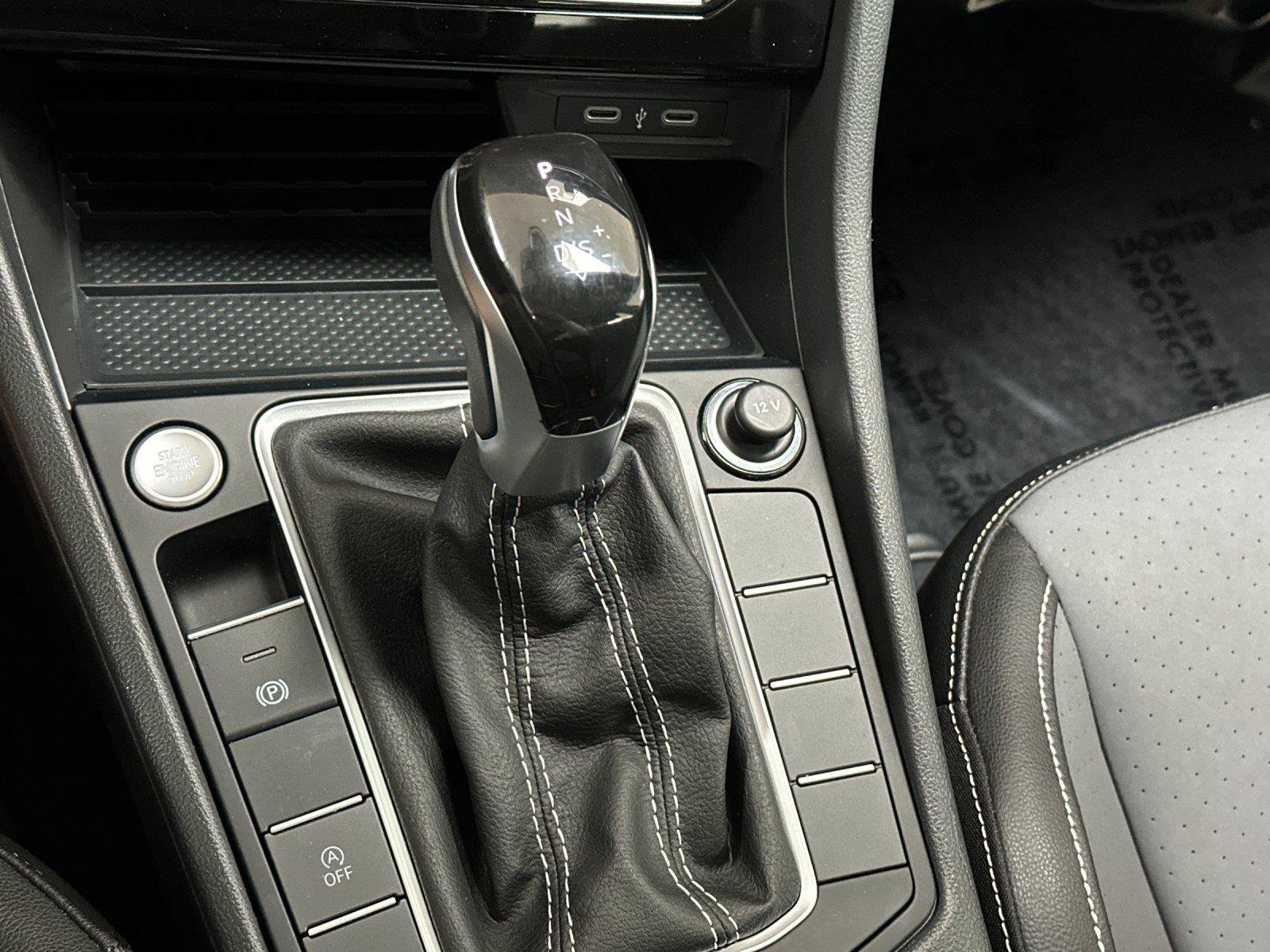 Used 2025 Volkswagen Jetta SE w/ Sunroof Package FWD image 19