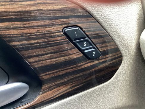 Used 2024 Chrysler Pacifica Limited image 33