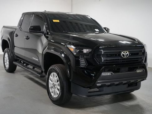 Certified 2025 Toyota Tacoma SR5 AWD/4WD image 3