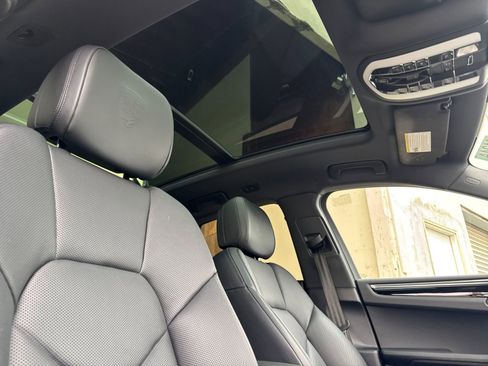 Certified 2023 Porsche Macan image 17