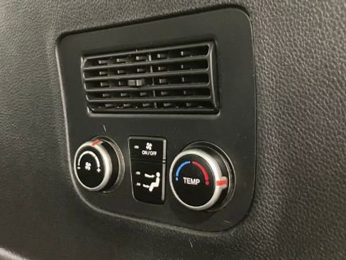 Used 2013 Hyundai Santa Fe Limited w/ Technology Pkg image 48