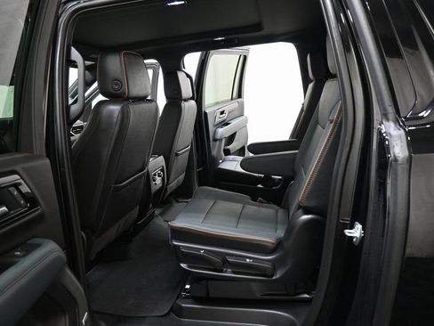 Used 2025 GMC Yukon XL AT4 w/ AT4 Premium Package AWD/4WD image 14