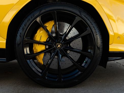 Used 2021 Lamborghini Urus image 39