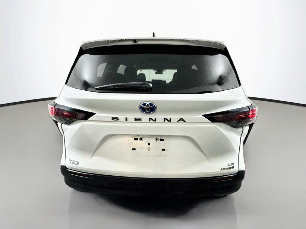 Used 2023 Toyota Sienna LE FWD image 5