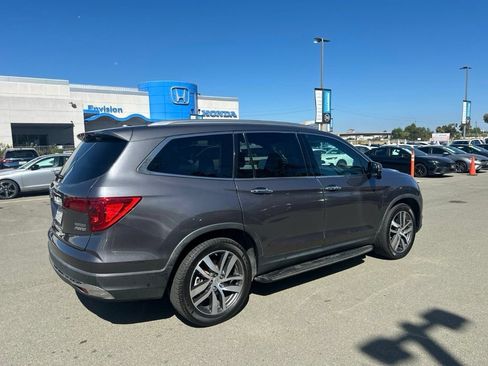 Used 2018 Honda Pilot Touring image 3