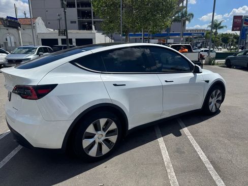Used 2020 Tesla Model Y Long Range image 3