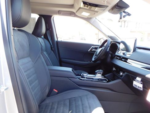 New 2025 Mitsubishi Outlander SE image 35