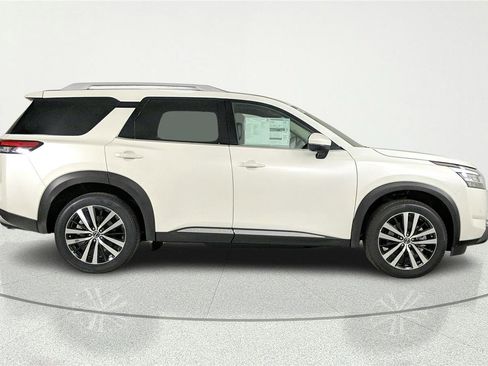 Used 2023 Nissan Pathfinder Platinum w/ Cargo Package AWD/4WD image 2