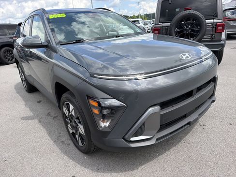 Used 2025 Hyundai Kona SEL AWD/4WD image 3