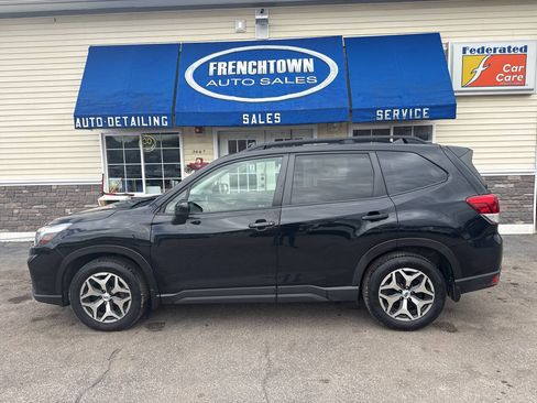 Used 2019 Subaru Forester Premium w/ All-Weather Package AWD/4WD image 2