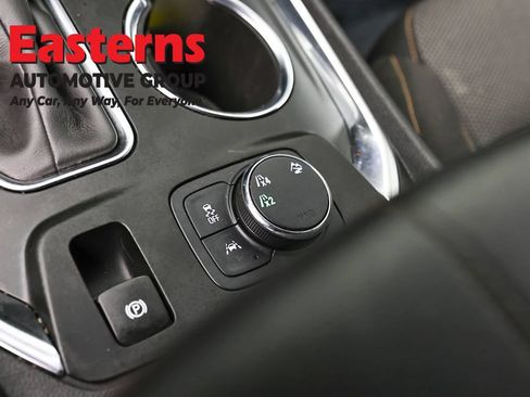 Used 2021 Chevrolet Traverse LT AWD/4WD image 21