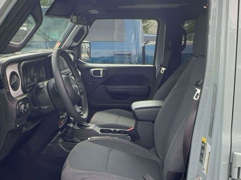 Used 2024 Jeep Wrangler Unlimited AWD/4WD image 15