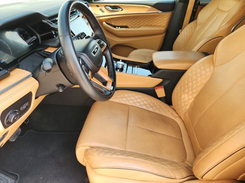 Used 2024 Jeep Grand Cherokee Summit AWD/4WD image 15
