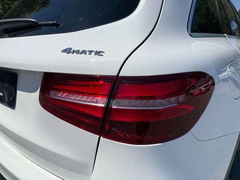 Used 2019 Mercedes-Benz GLC 300 4MATIC w/ Premium Package image 11