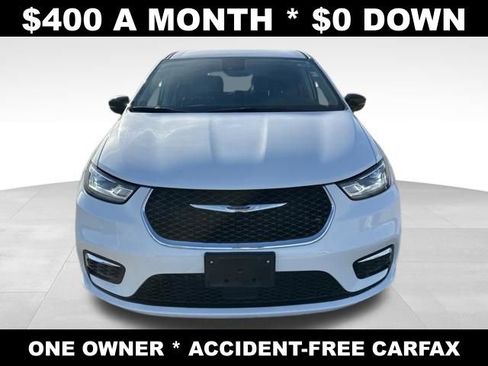 Used 2024 Chrysler Pacifica Touring-L image 2