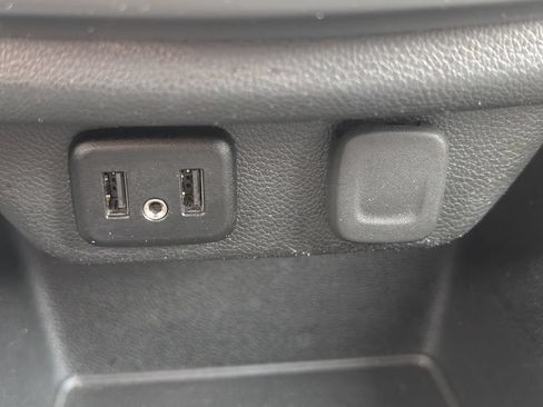 Used 2021 Chevrolet Traverse LT FWD image 34