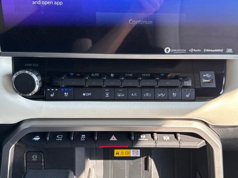 Used 2023 Toyota Tundra Capstone AWD/4WD image 31