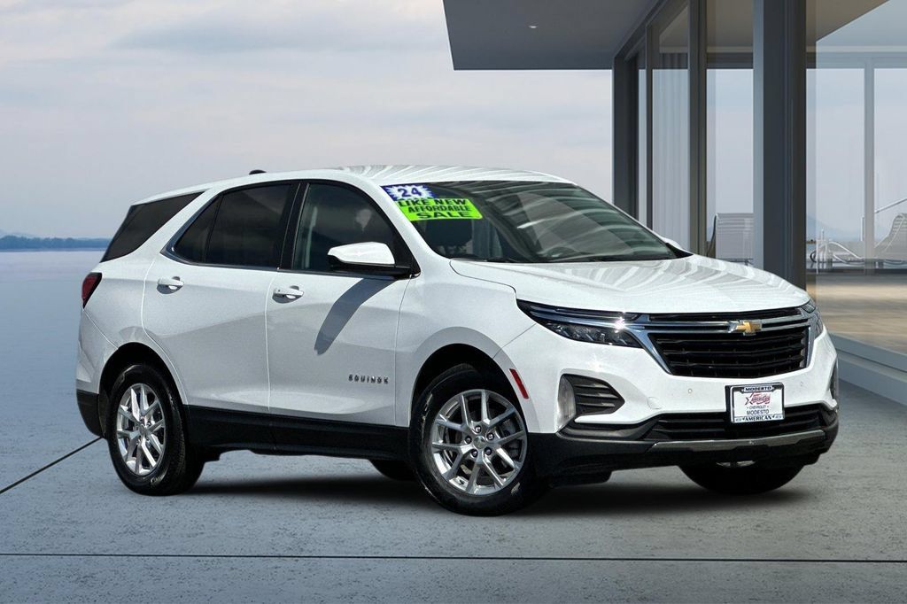 Used 2024 Chevrolet Equinox LT FWD image 2