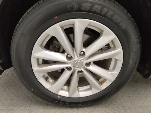 Used 2018 Nissan Rogue Sport SV image 31