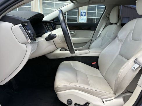 Used 2018 Volvo S90 T5 Momentum w/ Convenience Package FWD image 12