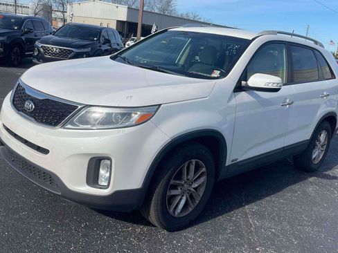 Used 2015 Kia Sorento LX image 2