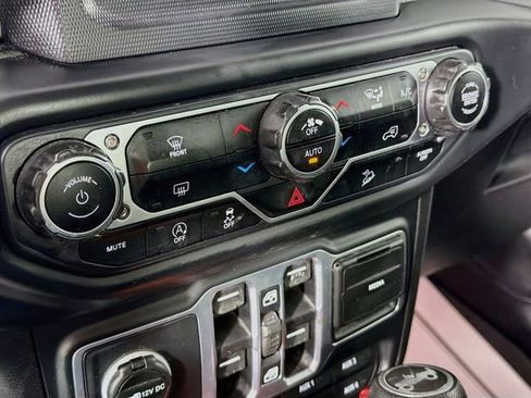 Used 2018 Jeep Wrangler Unlimited Sahara w/ Dual Top Group AWD/4WD image 16