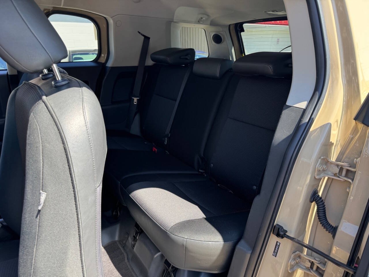 Used 2012 Toyota FJ Cruiser 4WD w/ Upgrade Pkg image 11