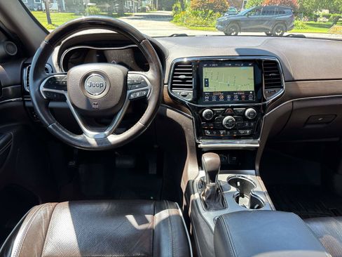 Used 2019 Jeep Grand Cherokee Overland AWD/4WD image 12