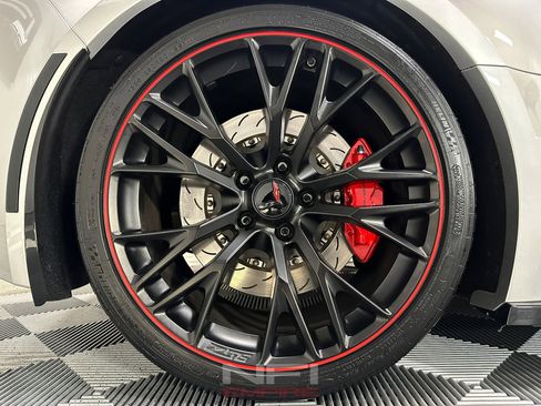 Used 2016 Chevrolet Corvette Z06 w/ 3LZ Preferred Equipment Group image 18