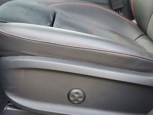 Used 2021 Mercedes-Benz GLB 250 4MATIC image 6