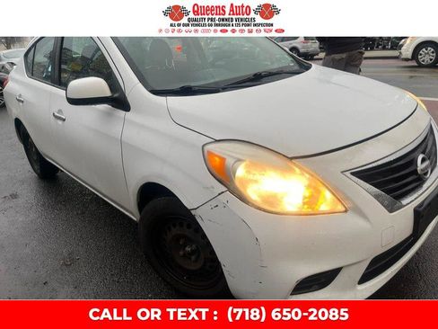 Used 2013 Nissan Versa SV image 3