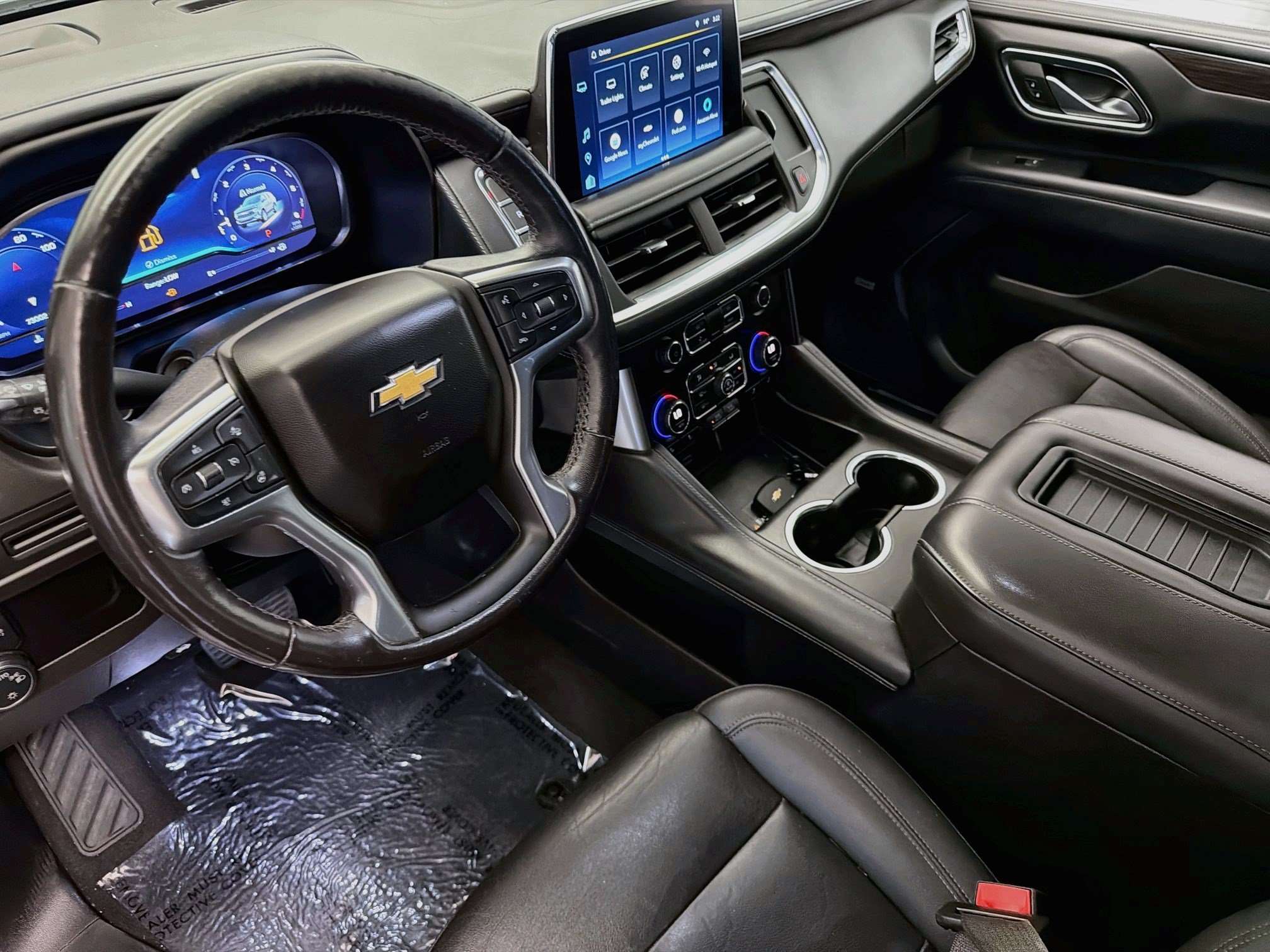 Used 2022 Chevrolet Suburban LT w/ Luxury Package RWD image 7