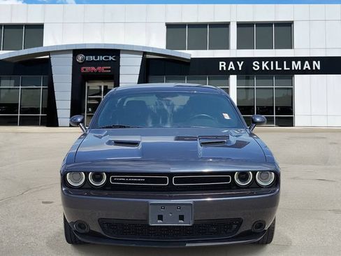 Used 2019 Dodge Challenger SXT RWD image 2