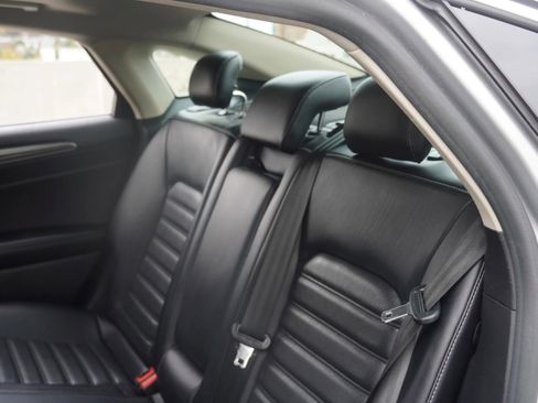 Used 2017 Ford Fusion SE image 40