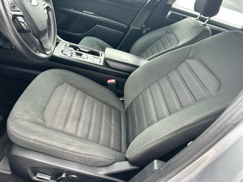 Used 2020 Ford Fusion SE image 7