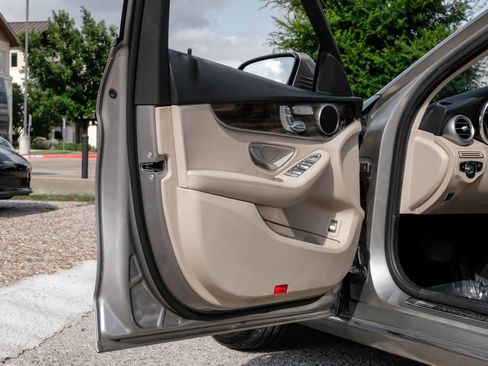 Used 2019 Mercedes-Benz C 300 Sedan image 39