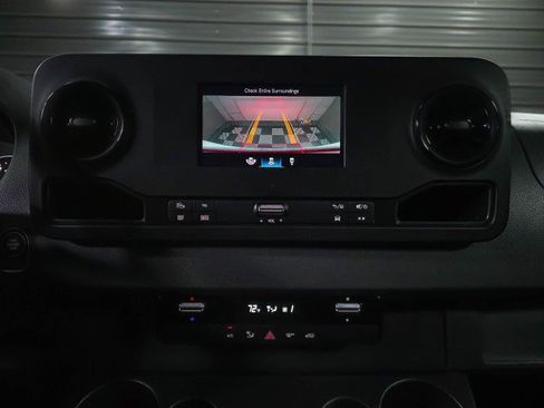 Used 2023 Mercedes-Benz Sprinter 2500 image 24
