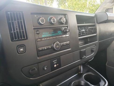 Used 2018 Chevrolet Express 3500 RWD image 16
