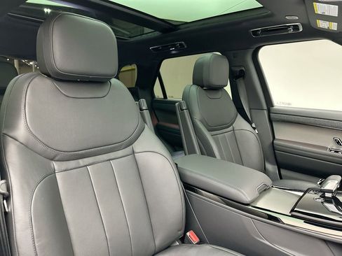 Used 2025 Land Rover Range Rover Sport image 5