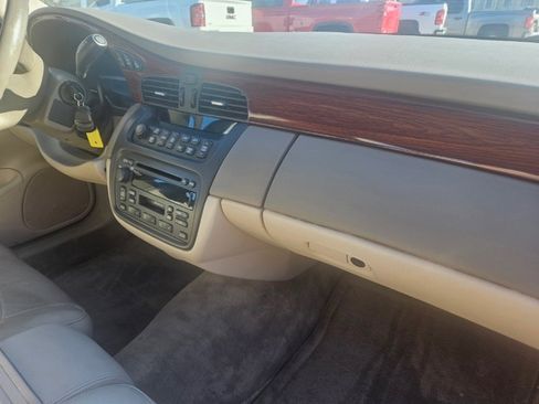 Used 2001 Cadillac De Ville w/ Comfort/Convenience Pkg image 9