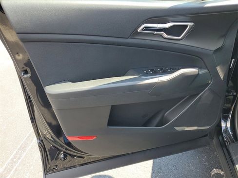 New 2026 Kia Sportage LX image 8