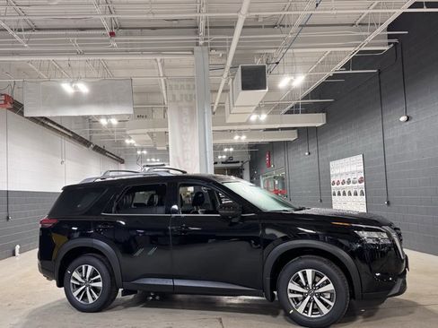 New 2025 Nissan Pathfinder SL image 5