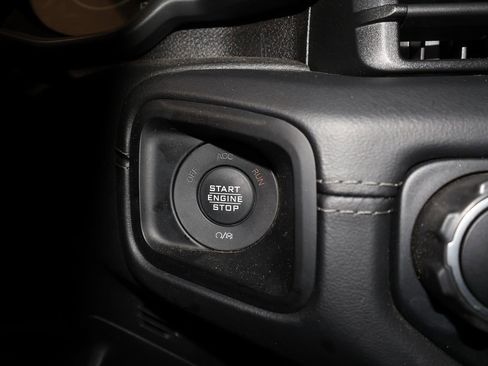 Used 2025 Jeep Wrangler Sahara image 15