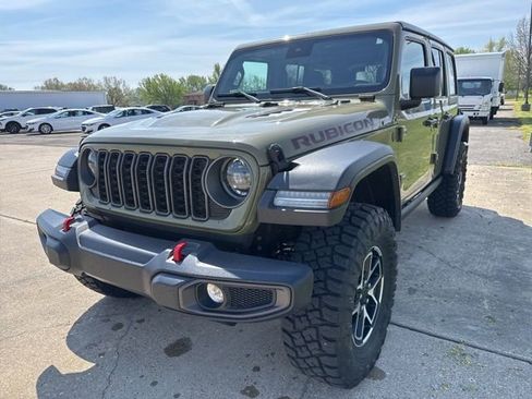Used 2025 Jeep Wrangler Unlimited Rubicon AWD/4WD image 2