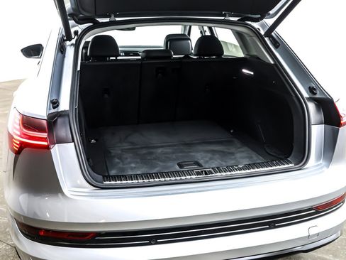 Used 2021 Audi e-tron Premium w/ Convenience Plus Package image 23