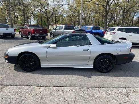 Used 2000 Chevrolet Camaro LT w/ Sport Appearance Pkg image 2